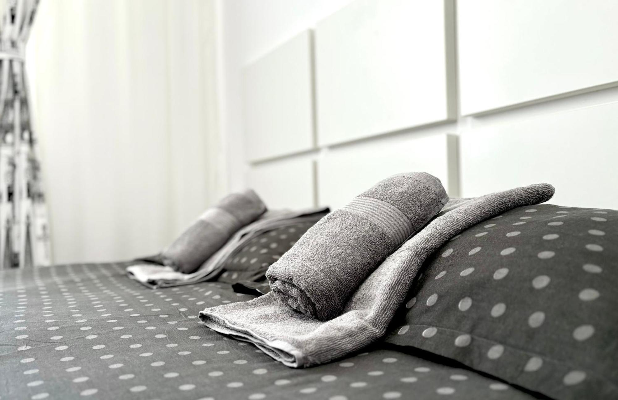 Taste Of Iasi - Two Room Apartment - Central - Sunset Touch Екстер'єр фото