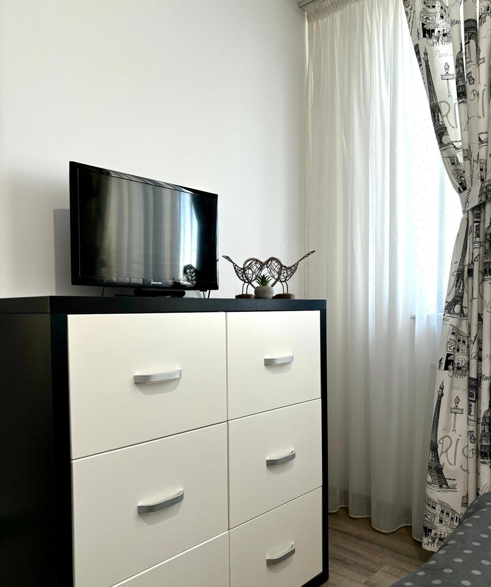 Taste Of Iasi - Two Room Apartment - Central - Sunset Touch Екстер'єр фото