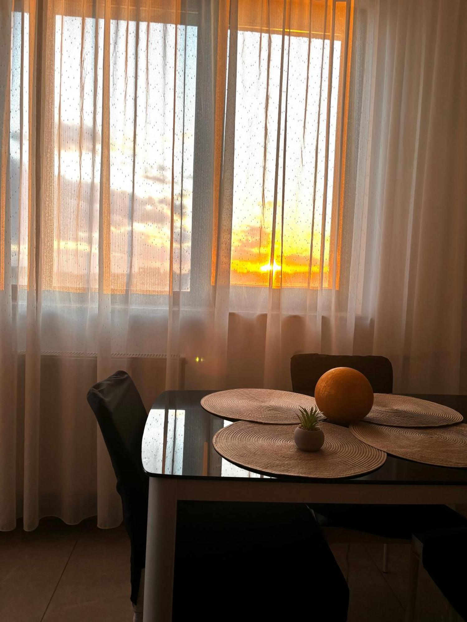 Taste Of Iasi - Two Room Apartment - Central - Sunset Touch Екстер'єр фото