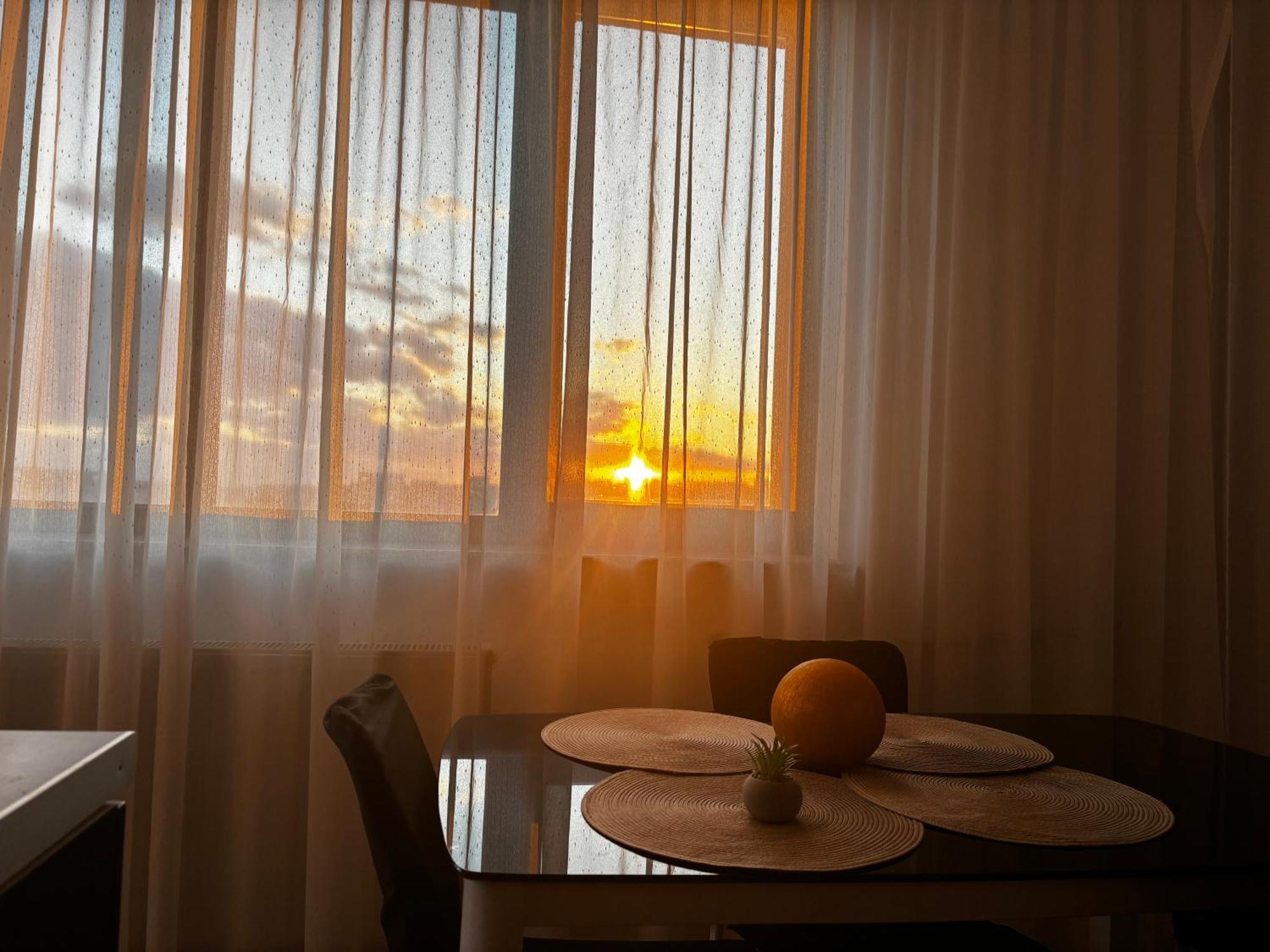 Taste Of Iasi - Two Room Apartment - Central - Sunset Touch Екстер'єр фото